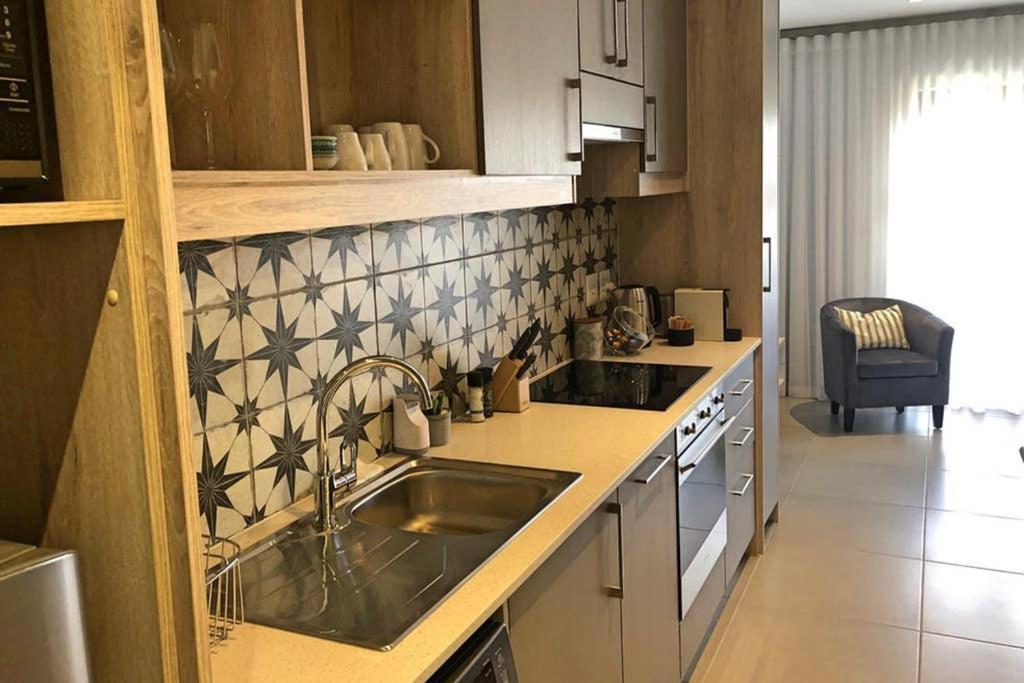 Unique Stay, The Den Apartments Стеленбош Екстериор снимка