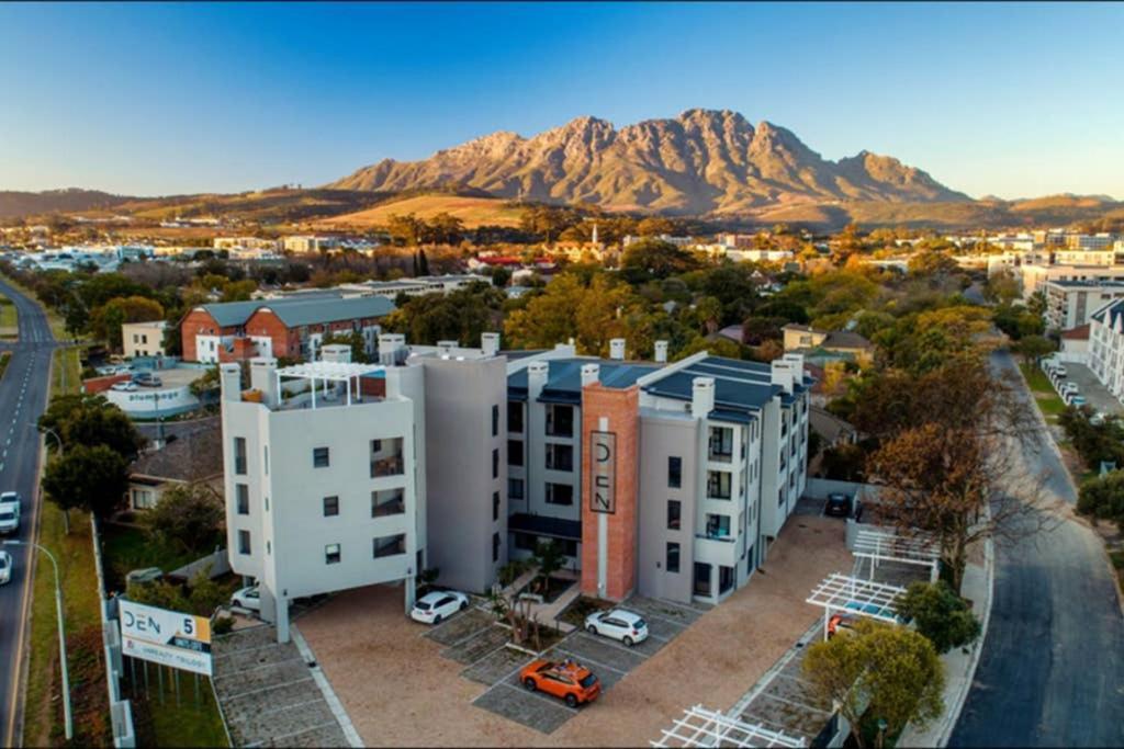Unique Stay, The Den Apartments Стеленбош Екстериор снимка