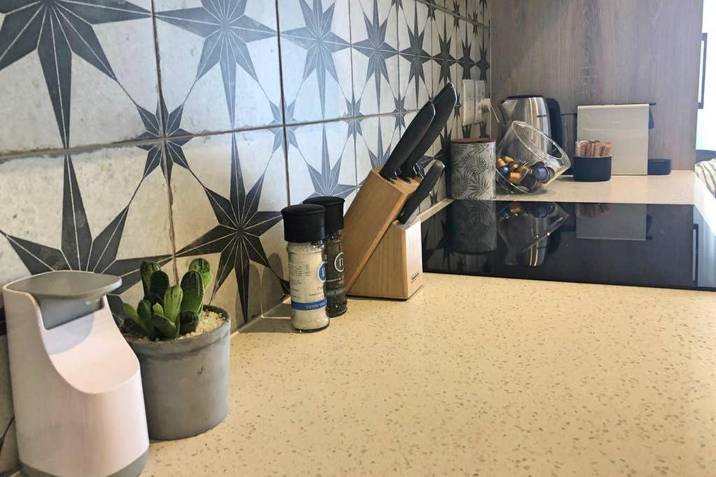 Unique Stay, The Den Apartments Стеленбош Екстериор снимка