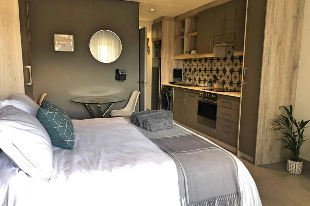 Unique Stay, The Den Apartments Стеленбош Екстериор снимка