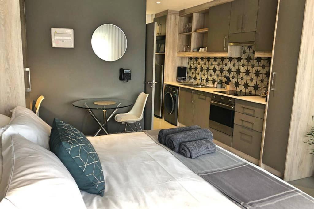 Unique Stay, The Den Apartments Стеленбош Екстериор снимка